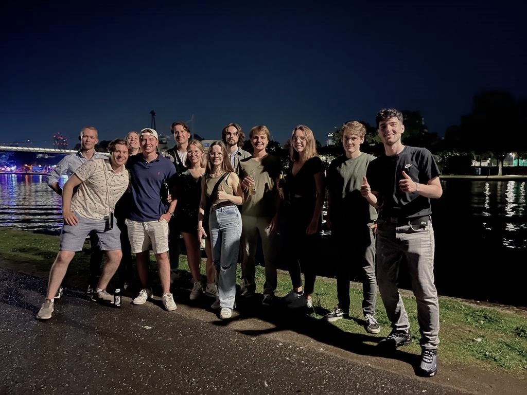 Group picture at the rhine.